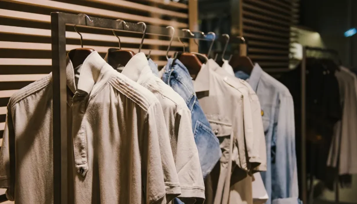 How to Choose the Right NFC Clothes Tag for Fashion Retail?
