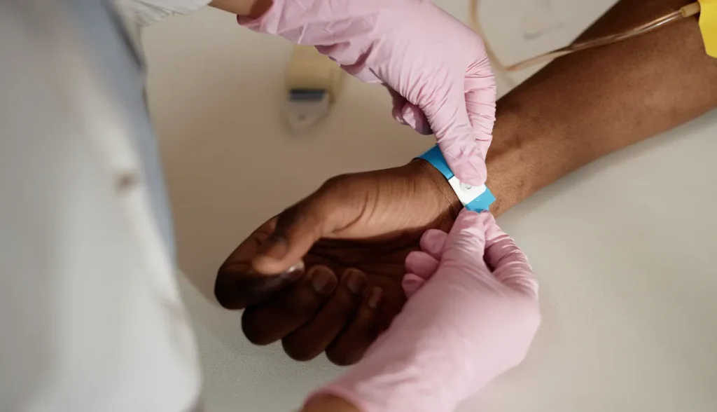 Pulseras desechables RFID para la identificación de pacientes y la optimización del flujo de trabajo en un hospital