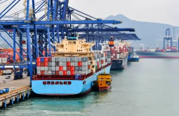 RFID Tags for Ports – Built for Tough Environments Durable RFID tags designed for ports, mounted on metal containers and equipment in a harsh outdoor environment.