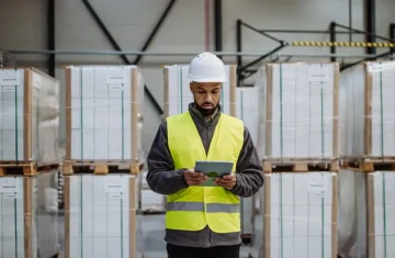 Choosing the Right RFID Warehouse System RFID readers and tags being used in a warehouse for inventory management and asset tracking.