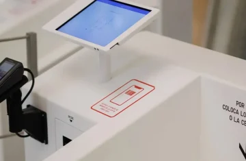 What Retailers Can Learn from Uniqlo RFID Strategy Uniqlo self-checkout terminal with RFID scan area and touchscreen.